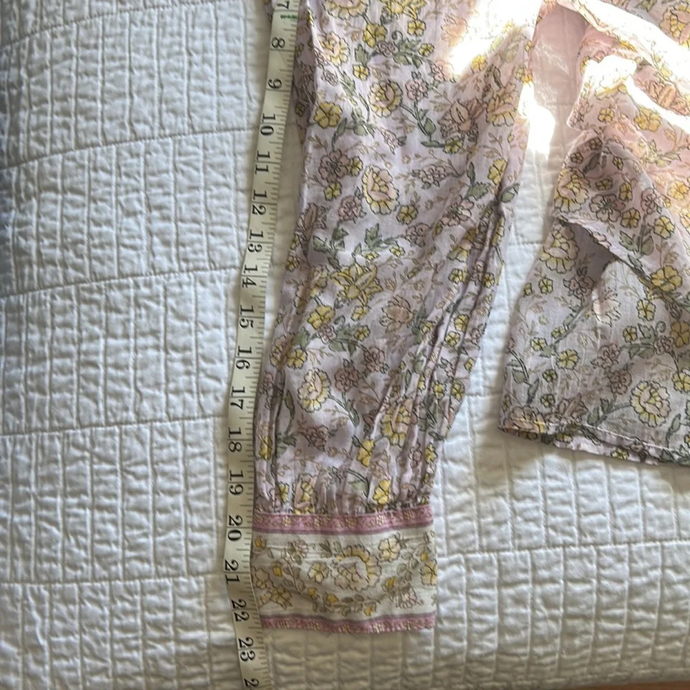 American Eagle flowy top.    Pale purple. Size S     Would easily fit Medium - Picture 10 of 14